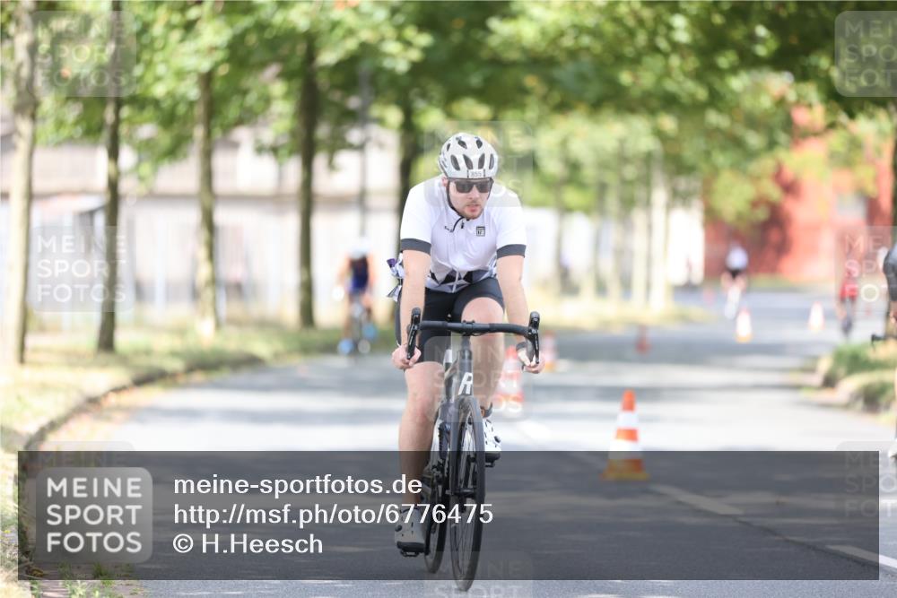 11.08.2024 - GEWOBA Citytriathlon Bremen H.Heesch http://msf.ph/oto/6776475 11.08.2024 11:44:31 Radfahren 833, 836, 855, 926 meine-sportfotos.de
