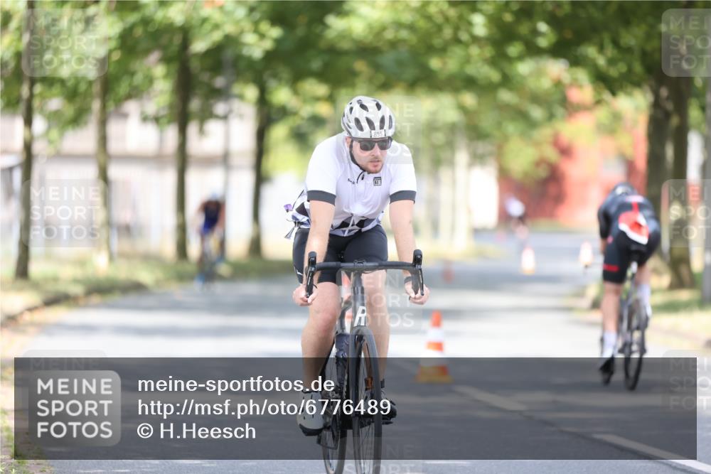 11.08.2024 - GEWOBA Citytriathlon Bremen H.Heesch http://msf.ph/oto/6776489 11.08.2024 11:44:31 Radfahren 833, 836, 855, 926 meine-sportfotos.de