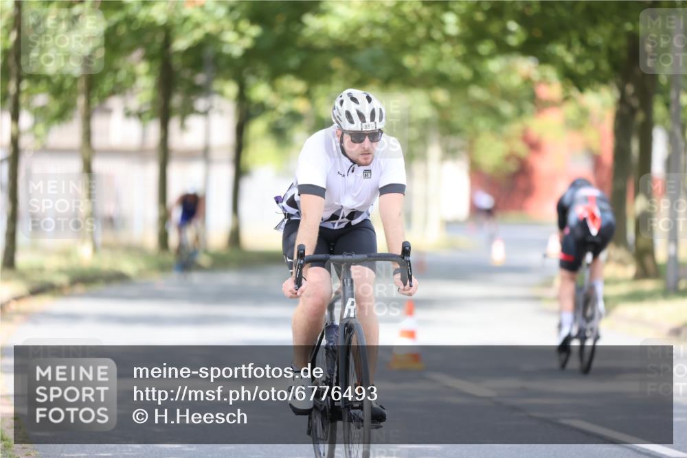 11.08.2024 - GEWOBA Citytriathlon Bremen H.Heesch http://msf.ph/oto/6776493 11.08.2024 11:44:31 Radfahren 833, 836, 855, 926 meine-sportfotos.de