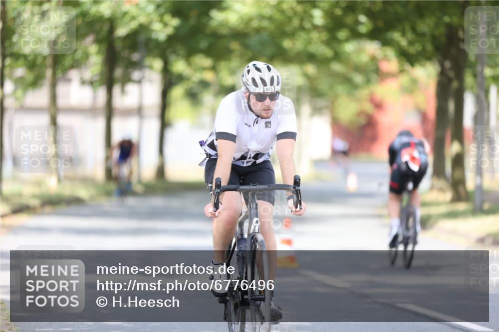 11.08.2024 - GEWOBA Citytriathlon Bremen H.Heesch http://msf.ph/oto/6776496 11.08.2024 11:44:31 Radfahren 833, 836, 855, 926 meine-sportfotos.de