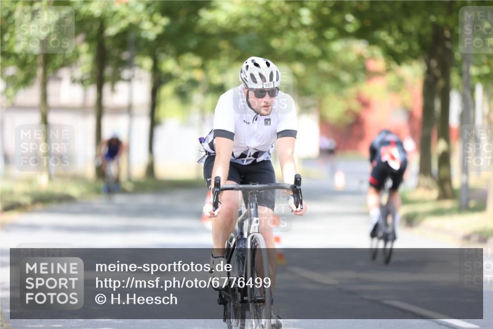 11.08.2024 - GEWOBA Citytriathlon Bremen H.Heesch http://msf.ph/oto/6776499 11.08.2024 11:44:31 Radfahren 833, 836, 855, 926 meine-sportfotos.de