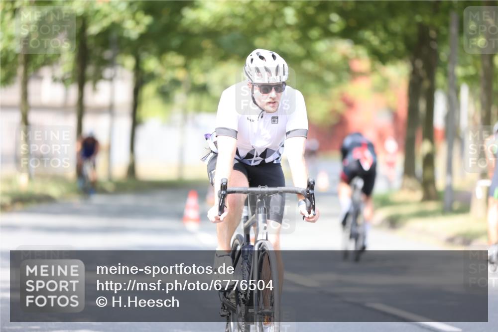 11.08.2024 - GEWOBA Citytriathlon Bremen H.Heesch http://msf.ph/oto/6776504 11.08.2024 11:44:31 Radfahren 833, 836, 855, 926 meine-sportfotos.de