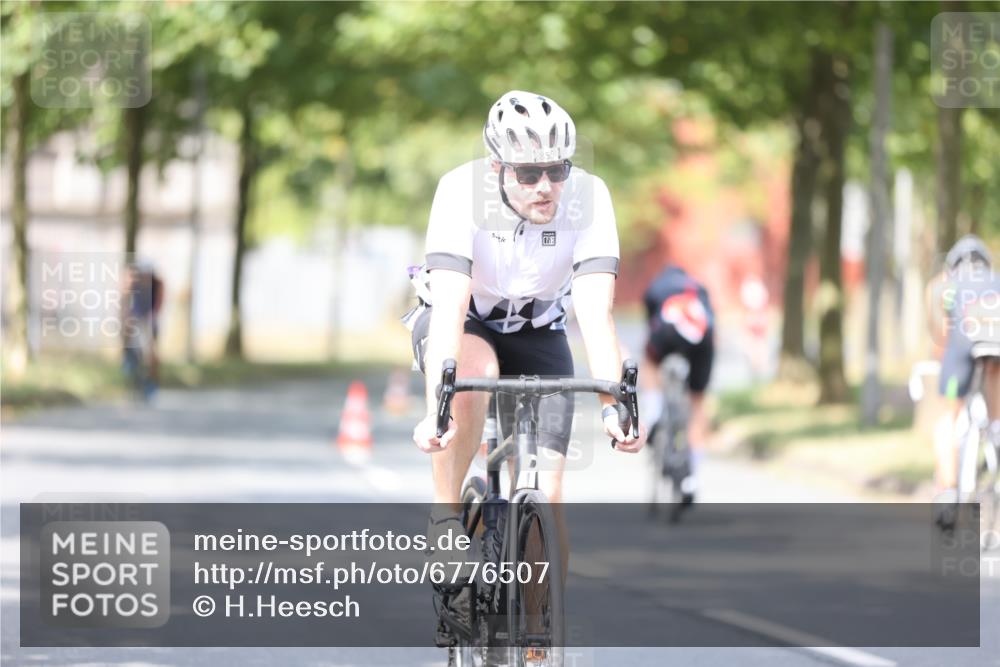 11.08.2024 - GEWOBA Citytriathlon Bremen H.Heesch http://msf.ph/oto/6776507 11.08.2024 11:44:31 Radfahren 833, 836, 855, 926 meine-sportfotos.de