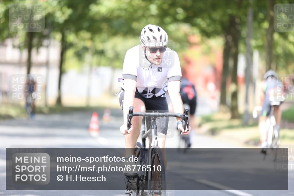 11.08.2024 - GEWOBA Citytriathlon Bremen H.Heesch http://msf.ph/oto/6776510 11.08.2024 11:44:31 Radfahren 833, 836, 855, 926 meine-sportfotos.de
