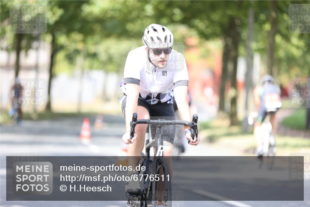 11.08.2024 - GEWOBA Citytriathlon Bremen H.Heesch http://msf.ph/oto/6776511 11.08.2024 11:44:31 Radfahren 833, 836, 855, 926 meine-sportfotos.de