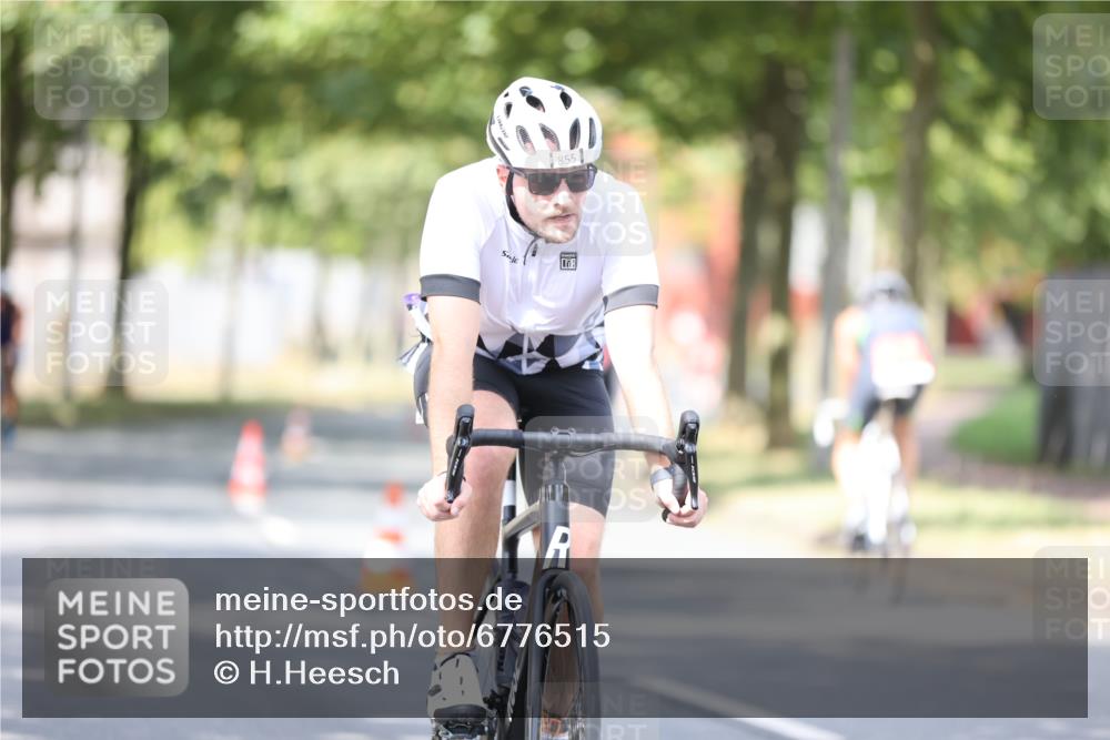 11.08.2024 - GEWOBA Citytriathlon Bremen H.Heesch http://msf.ph/oto/6776515 11.08.2024 11:44:31 Radfahren 833, 836, 855, 926 meine-sportfotos.de