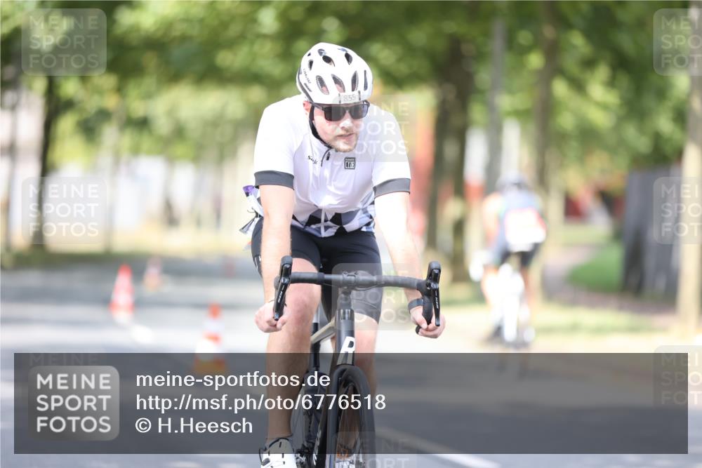 11.08.2024 - GEWOBA Citytriathlon Bremen H.Heesch http://msf.ph/oto/6776518 11.08.2024 11:44:32 Radfahren 833, 836, 855, 926 meine-sportfotos.de