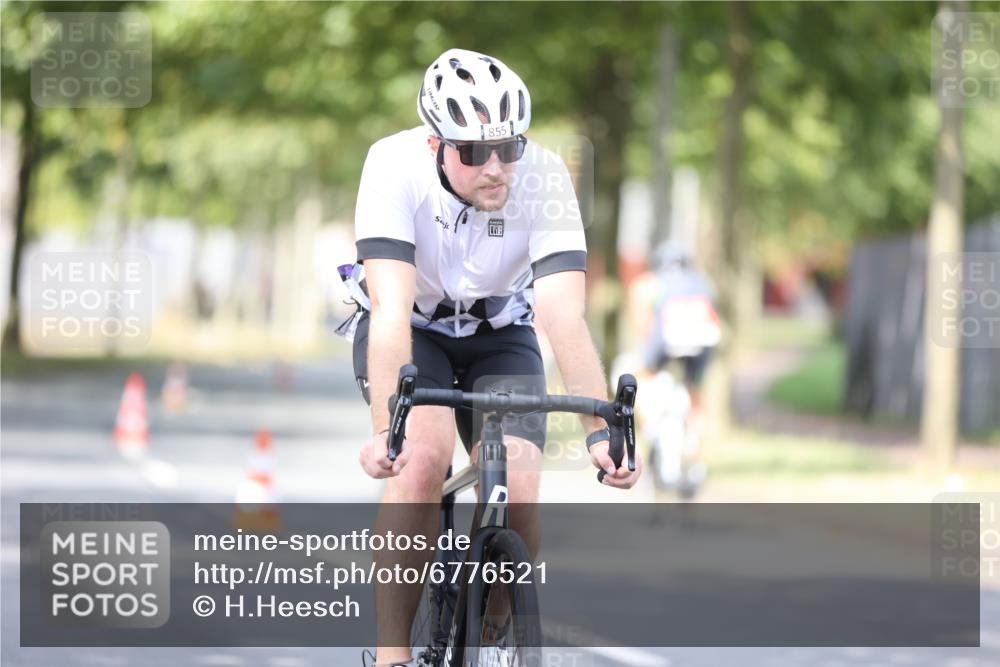 11.08.2024 - GEWOBA Citytriathlon Bremen H.Heesch http://msf.ph/oto/6776521 11.08.2024 11:44:32 Radfahren 833, 836, 855, 926 meine-sportfotos.de
