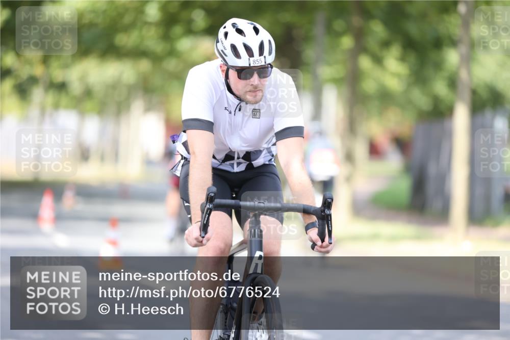 11.08.2024 - GEWOBA Citytriathlon Bremen H.Heesch http://msf.ph/oto/6776524 11.08.2024 11:44:32 Radfahren 833, 836, 855, 926 meine-sportfotos.de