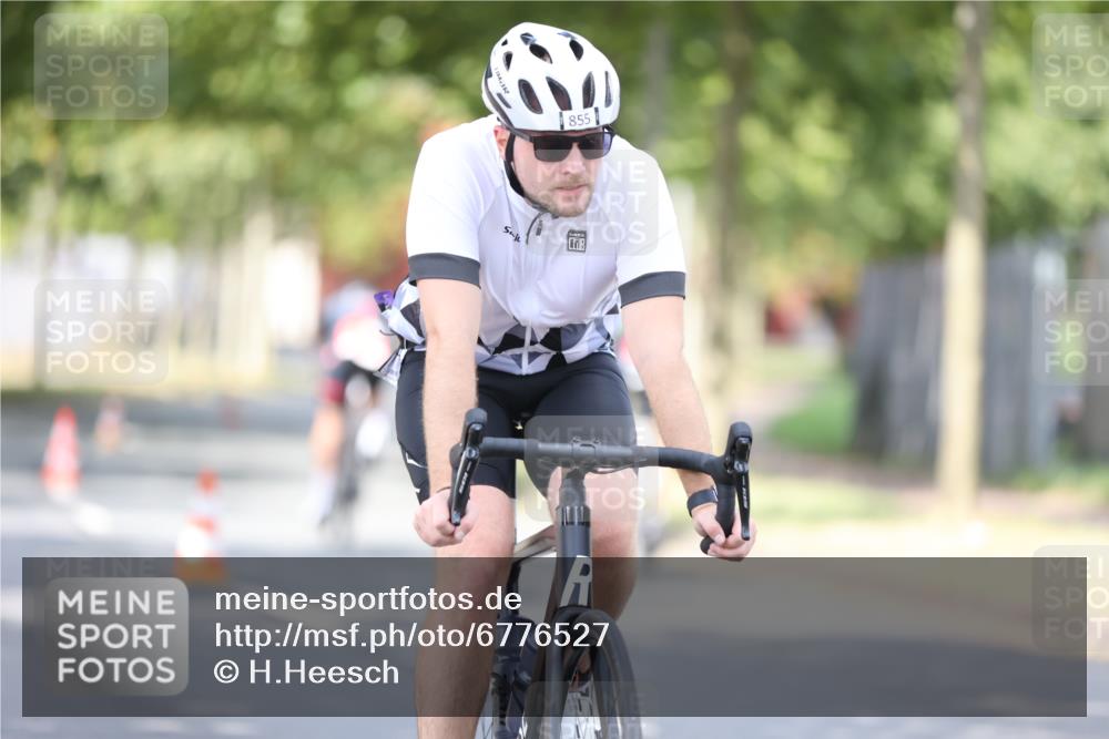 11.08.2024 - GEWOBA Citytriathlon Bremen H.Heesch http://msf.ph/oto/6776527 11.08.2024 11:44:32 Radfahren 833, 836, 855, 926 meine-sportfotos.de