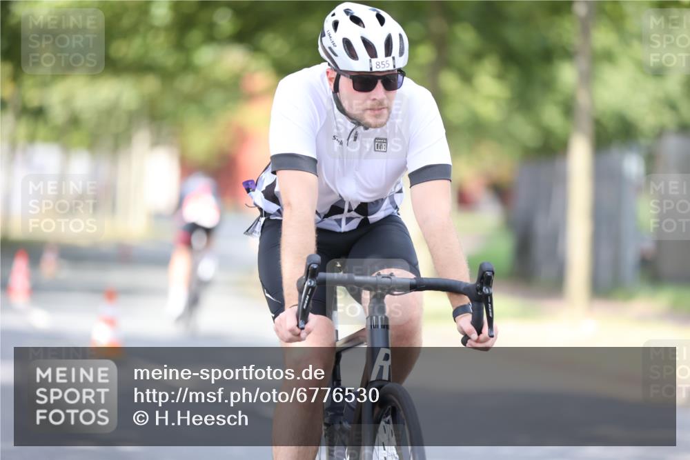 11.08.2024 - GEWOBA Citytriathlon Bremen H.Heesch http://msf.ph/oto/6776530 11.08.2024 11:44:32 Radfahren 833, 836, 855, 926 meine-sportfotos.de