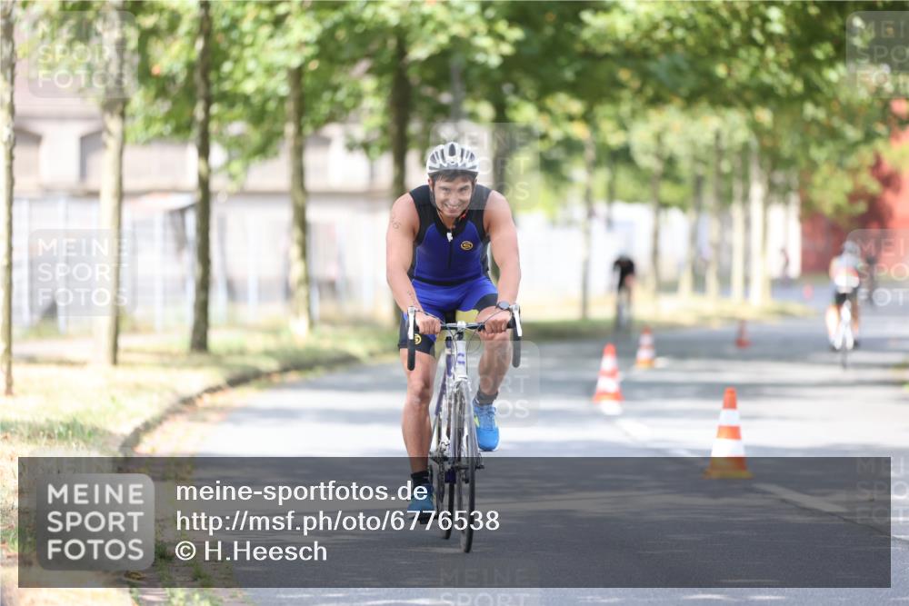 11.08.2024 - GEWOBA Citytriathlon Bremen H.Heesch http://msf.ph/oto/6776538 11.08.2024 11:44:35 Radfahren 763, 833, 836, 855, 926 meine-sportfotos.de