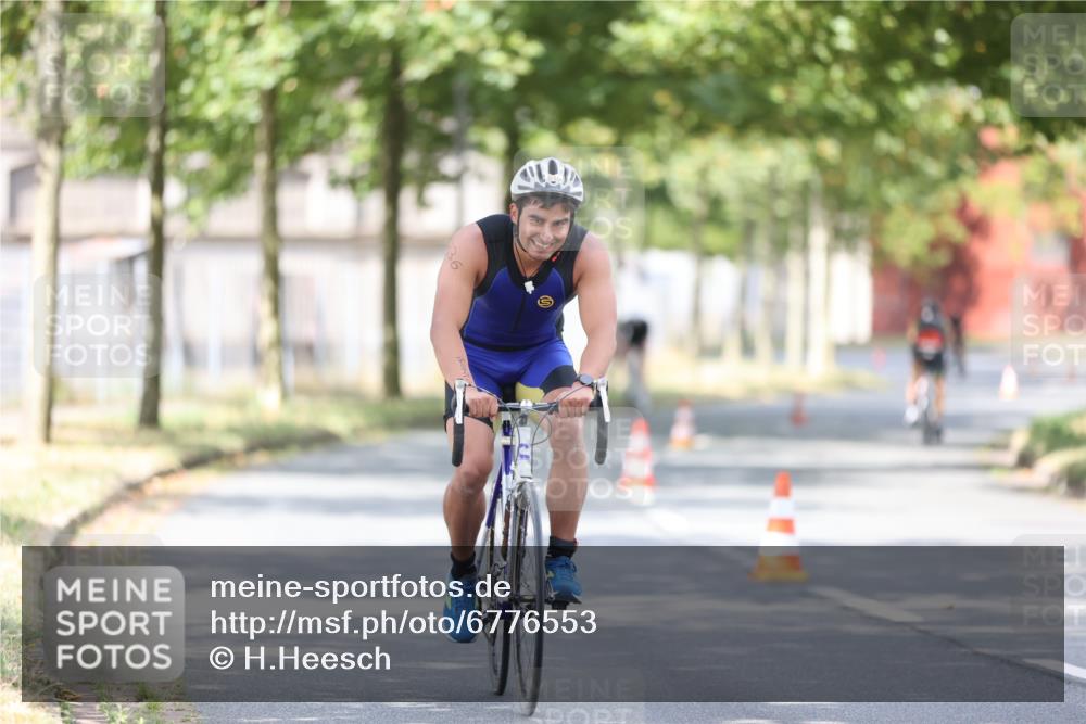 11.08.2024 - GEWOBA Citytriathlon Bremen H.Heesch http://msf.ph/oto/6776553 11.08.2024 11:44:35 Radfahren 763, 833, 836, 855, 926 meine-sportfotos.de