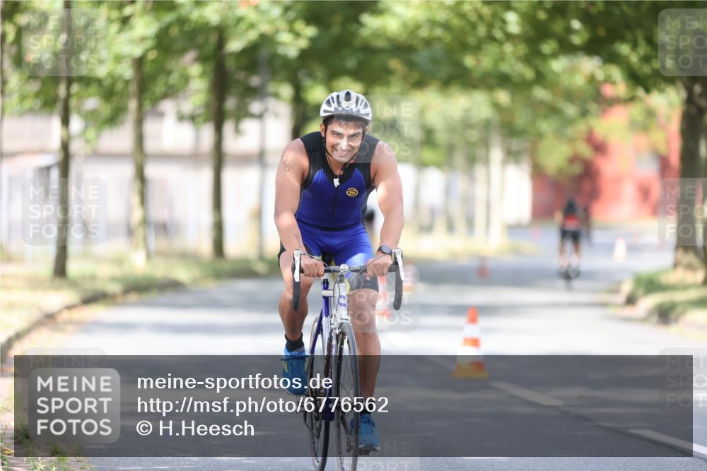 11.08.2024 - GEWOBA Citytriathlon Bremen H.Heesch http://msf.ph/oto/6776562 11.08.2024 11:44:36 Radfahren 763, 833, 836, 855 meine-sportfotos.de