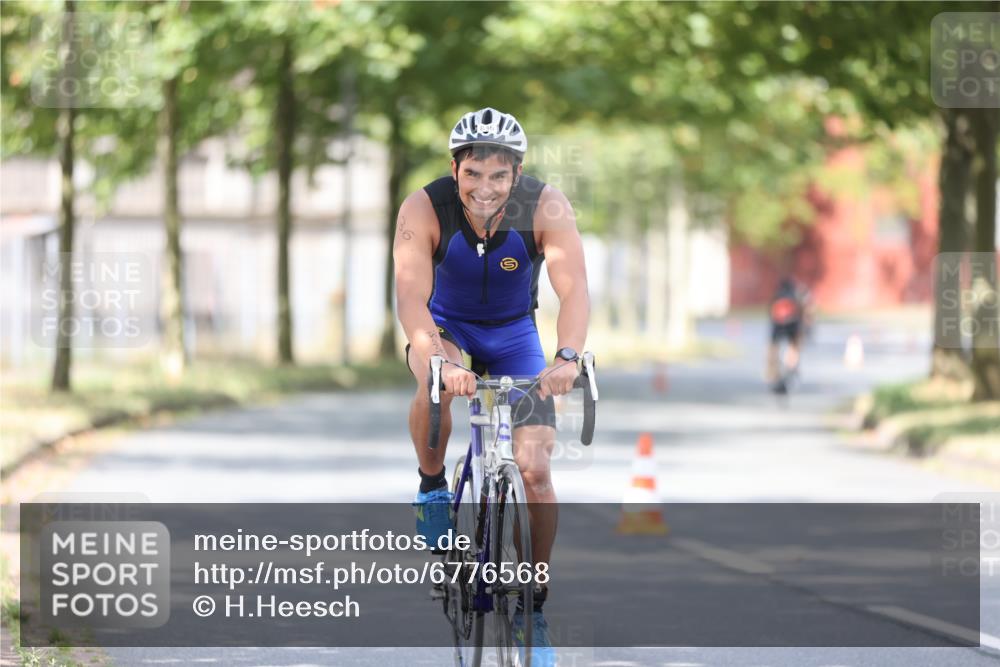 11.08.2024 - GEWOBA Citytriathlon Bremen H.Heesch http://msf.ph/oto/6776568 11.08.2024 11:44:36 Radfahren 763, 833, 836, 855 meine-sportfotos.de