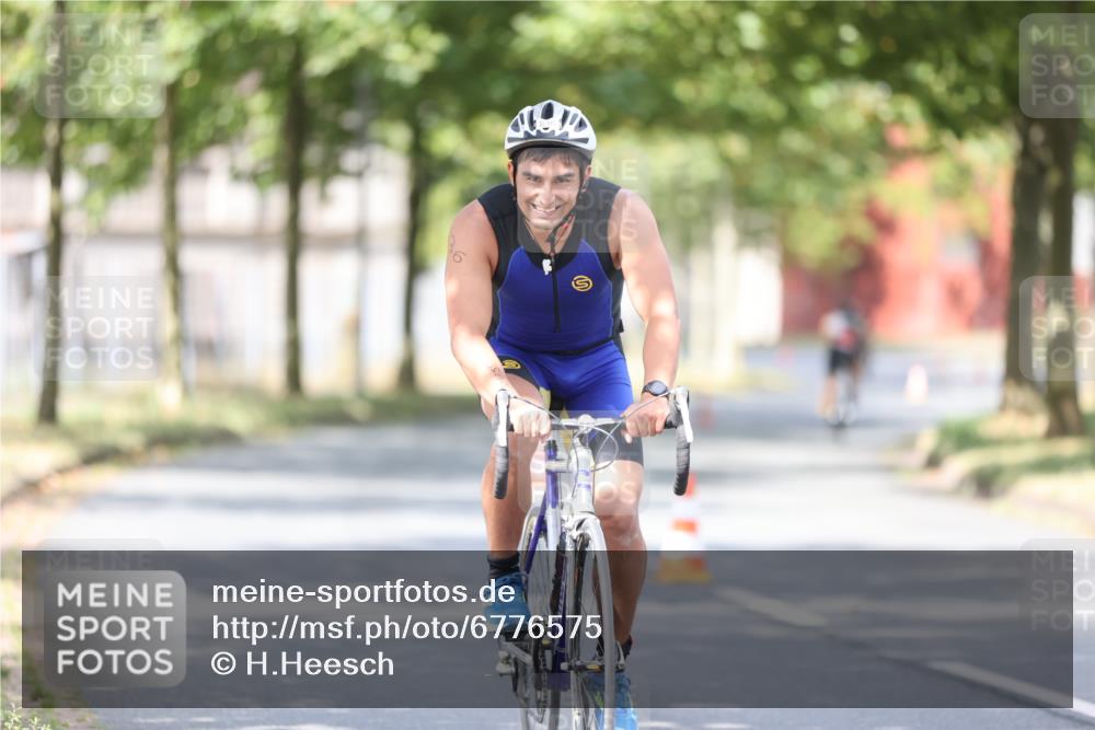 11.08.2024 - GEWOBA Citytriathlon Bremen H.Heesch http://msf.ph/oto/6776575 11.08.2024 11:44:36 Radfahren 763, 833, 836, 855 meine-sportfotos.de