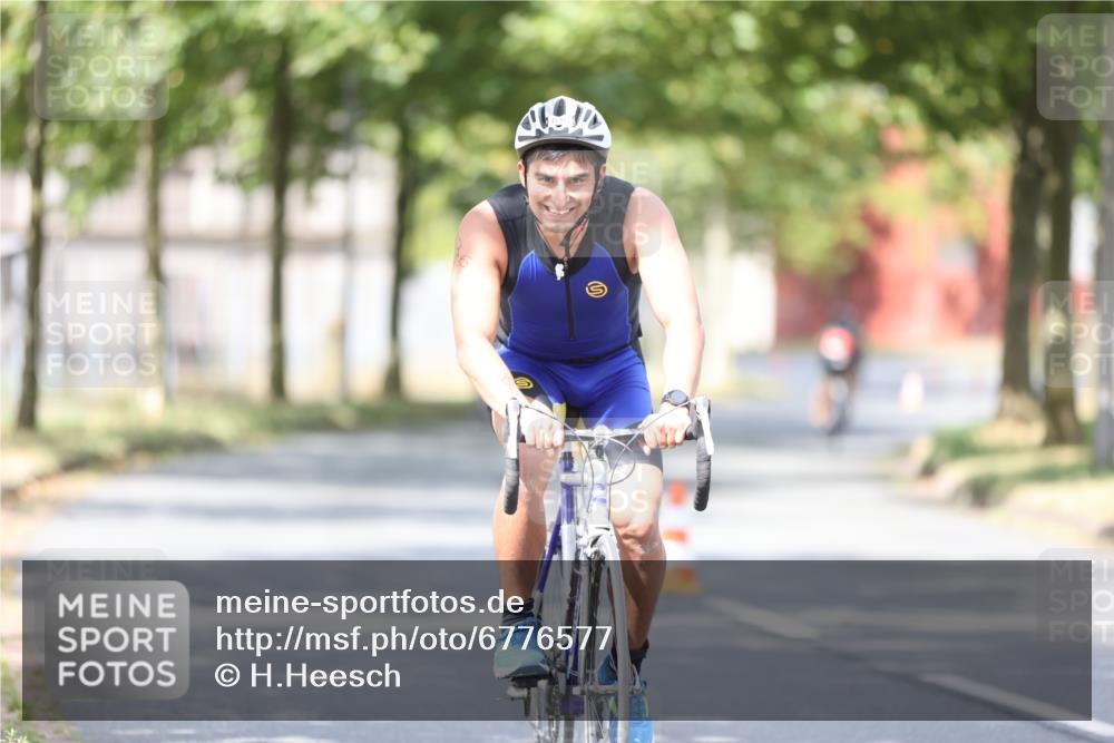 11.08.2024 - GEWOBA Citytriathlon Bremen H.Heesch http://msf.ph/oto/6776577 11.08.2024 11:44:36 Radfahren 763, 833, 836, 855 meine-sportfotos.de