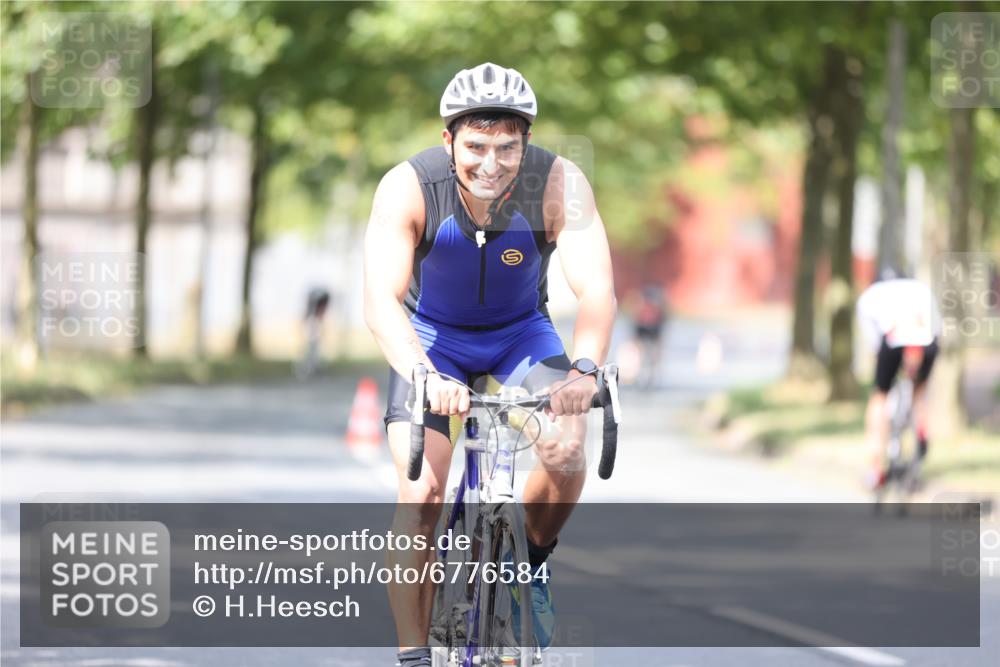 11.08.2024 - GEWOBA Citytriathlon Bremen H.Heesch http://msf.ph/oto/6776584 11.08.2024 11:44:36 Radfahren 763, 833, 836, 855 meine-sportfotos.de