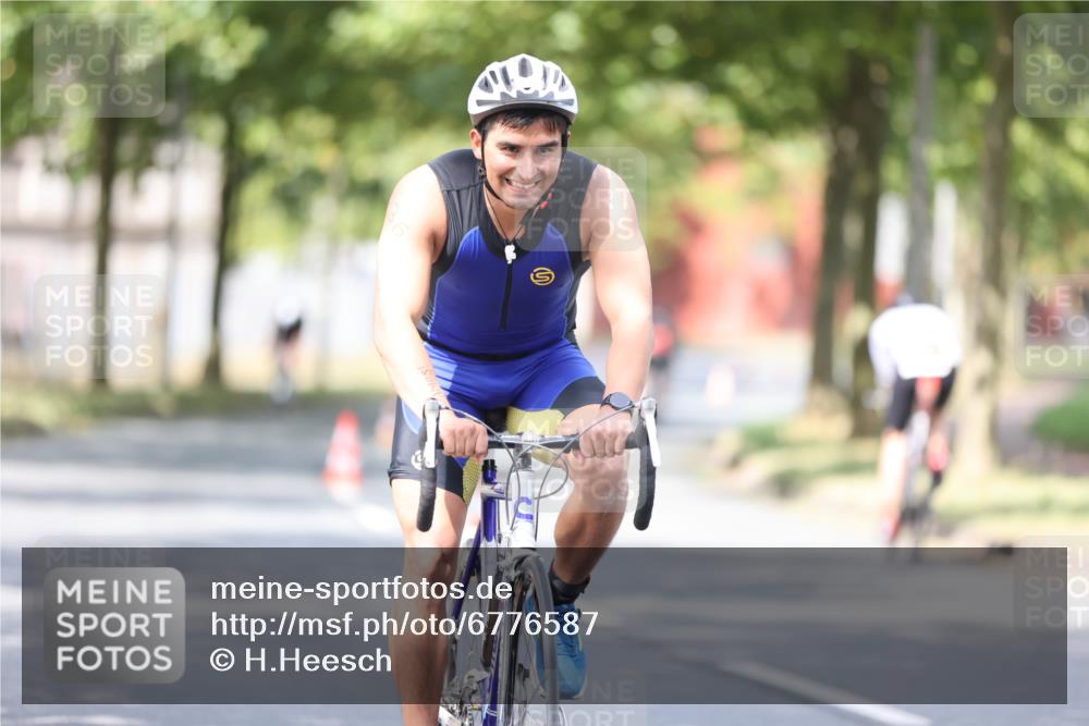 11.08.2024 - GEWOBA Citytriathlon Bremen H.Heesch http://msf.ph/oto/6776587 11.08.2024 11:44:36 Radfahren 763, 833, 836, 855 meine-sportfotos.de
