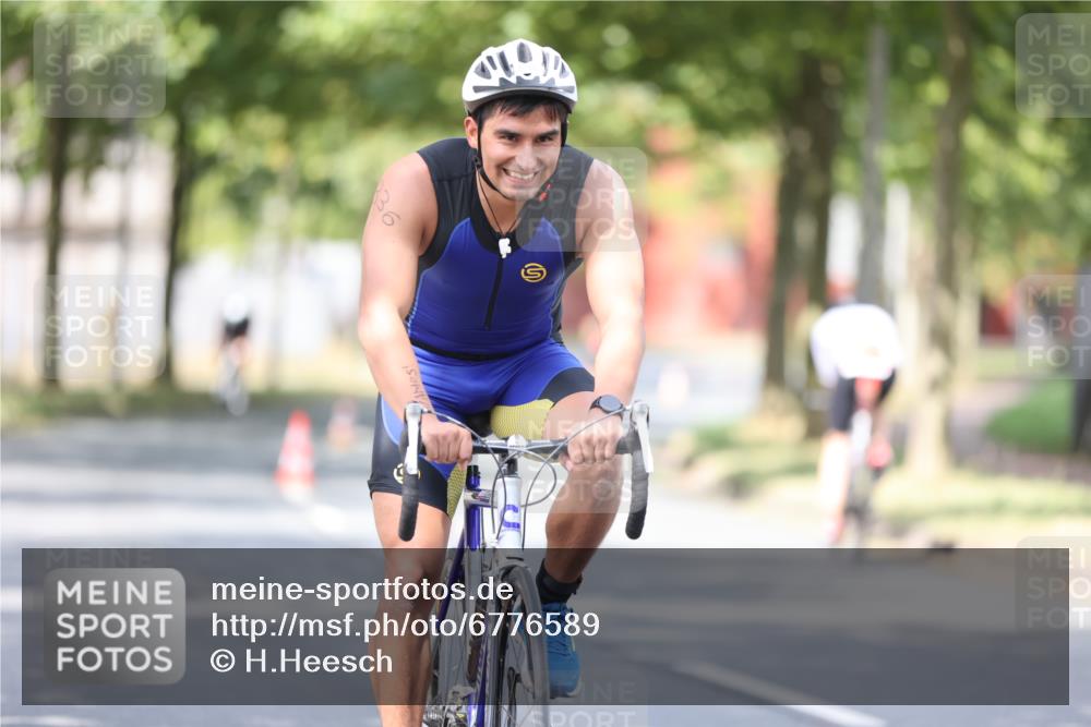 11.08.2024 - GEWOBA Citytriathlon Bremen H.Heesch http://msf.ph/oto/6776589 11.08.2024 11:44:36 Radfahren 763, 833, 836, 855 meine-sportfotos.de