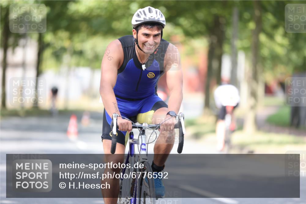 11.08.2024 - GEWOBA Citytriathlon Bremen H.Heesch http://msf.ph/oto/6776592 11.08.2024 11:44:36 Radfahren 763, 833, 836, 855 meine-sportfotos.de