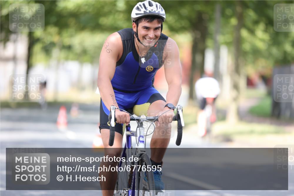 11.08.2024 - GEWOBA Citytriathlon Bremen H.Heesch http://msf.ph/oto/6776595 11.08.2024 11:44:36 Radfahren 763, 833, 836, 855 meine-sportfotos.de