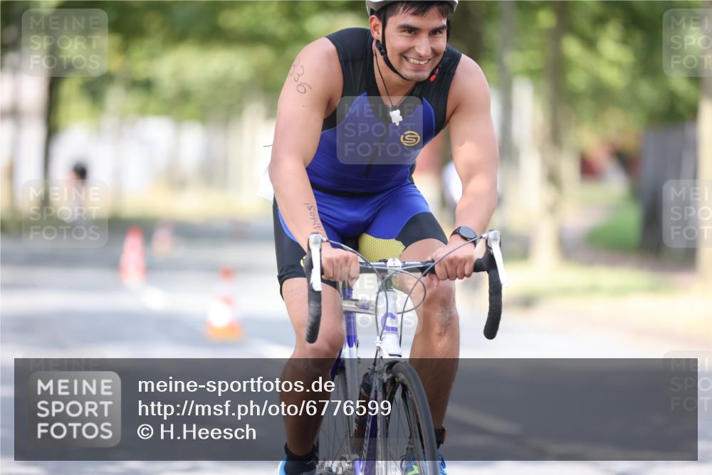 11.08.2024 - GEWOBA Citytriathlon Bremen H.Heesch http://msf.ph/oto/6776599 11.08.2024 11:44:36 Radfahren 763, 833, 836, 855 meine-sportfotos.de
