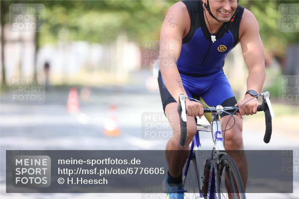 11.08.2024 - GEWOBA Citytriathlon Bremen H.Heesch http://msf.ph/oto/6776605 11.08.2024 11:44:36 Radfahren 763, 833, 836, 855 meine-sportfotos.de