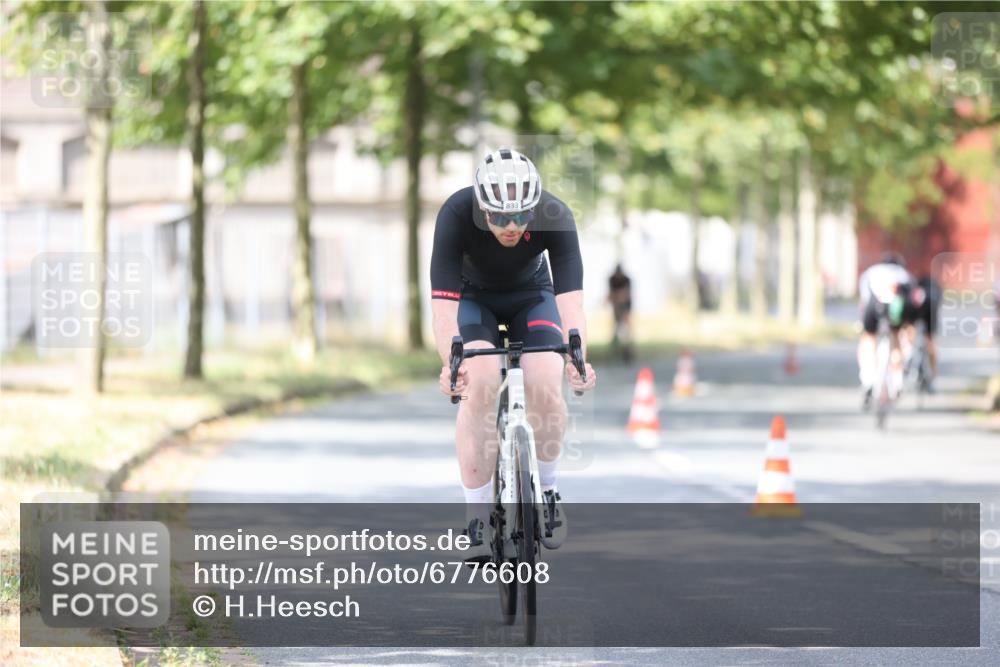 11.08.2024 - GEWOBA Citytriathlon Bremen H.Heesch http://msf.ph/oto/6776608 11.08.2024 11:44:42 Radfahren 763, 833, 836, 855 meine-sportfotos.de