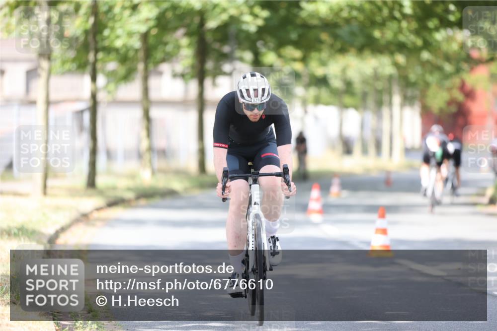 11.08.2024 - GEWOBA Citytriathlon Bremen H.Heesch http://msf.ph/oto/6776610 11.08.2024 11:44:42 Radfahren 763, 833, 836, 855 meine-sportfotos.de