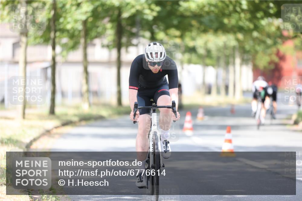 11.08.2024 - GEWOBA Citytriathlon Bremen H.Heesch http://msf.ph/oto/6776614 11.08.2024 11:44:42 Radfahren 763, 833, 836, 855 meine-sportfotos.de