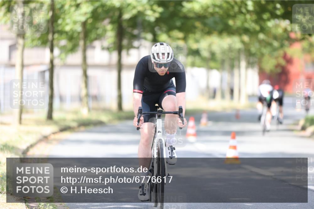 11.08.2024 - GEWOBA Citytriathlon Bremen H.Heesch http://msf.ph/oto/6776617 11.08.2024 11:44:42 Radfahren 763, 833, 836, 855 meine-sportfotos.de