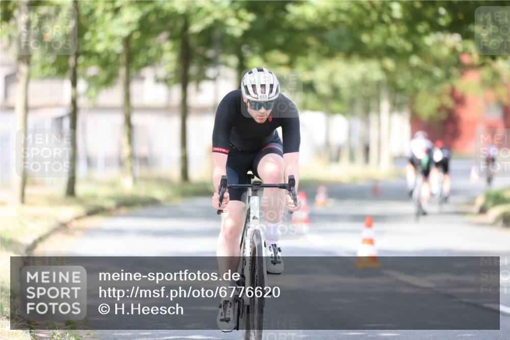 11.08.2024 - GEWOBA Citytriathlon Bremen H.Heesch http://msf.ph/oto/6776620 11.08.2024 11:44:42 Radfahren 763, 833, 836, 855 meine-sportfotos.de