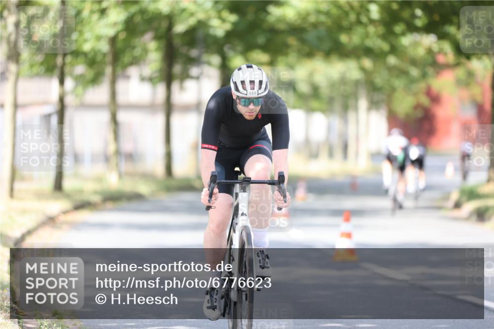 11.08.2024 - GEWOBA Citytriathlon Bremen H.Heesch http://msf.ph/oto/6776623 11.08.2024 11:44:42 Radfahren 763, 833, 836, 855 meine-sportfotos.de
