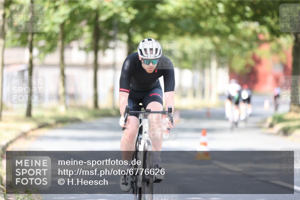 11.08.2024 - GEWOBA Citytriathlon Bremen H.Heesch http://msf.ph/oto/6776626 11.08.2024 11:44:42 Radfahren 763, 833, 836, 855 meine-sportfotos.de