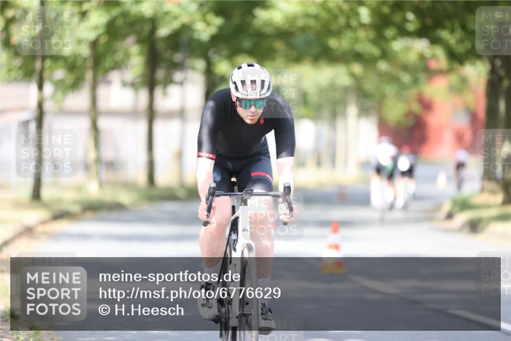 11.08.2024 - GEWOBA Citytriathlon Bremen H.Heesch http://msf.ph/oto/6776629 11.08.2024 11:44:42 Radfahren 763, 833, 836, 855 meine-sportfotos.de