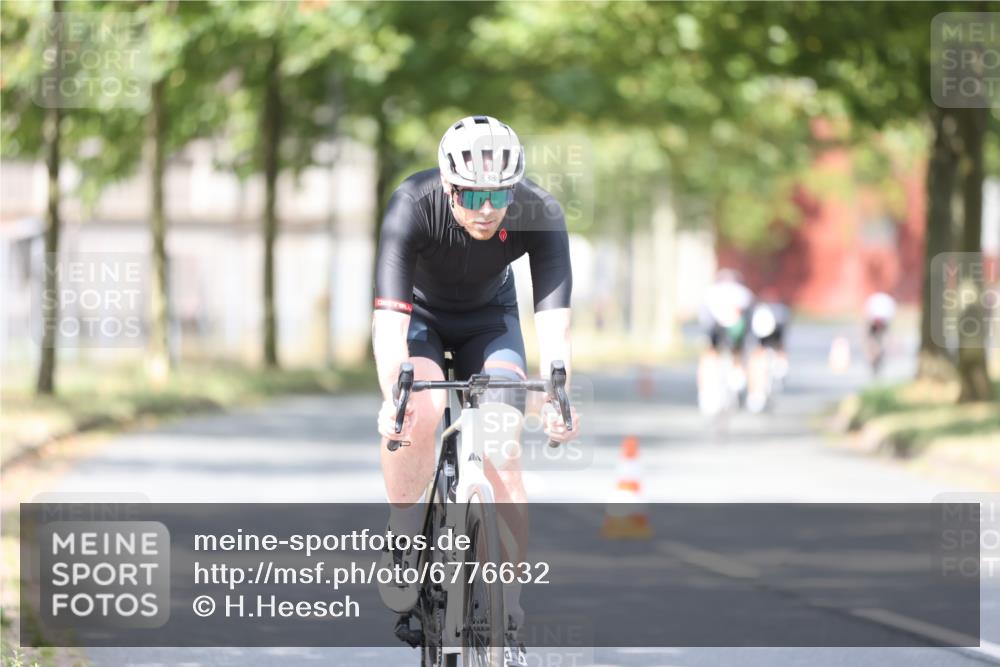 11.08.2024 - GEWOBA Citytriathlon Bremen H.Heesch http://msf.ph/oto/6776632 11.08.2024 11:44:42 Radfahren 763, 833, 836, 855 meine-sportfotos.de
