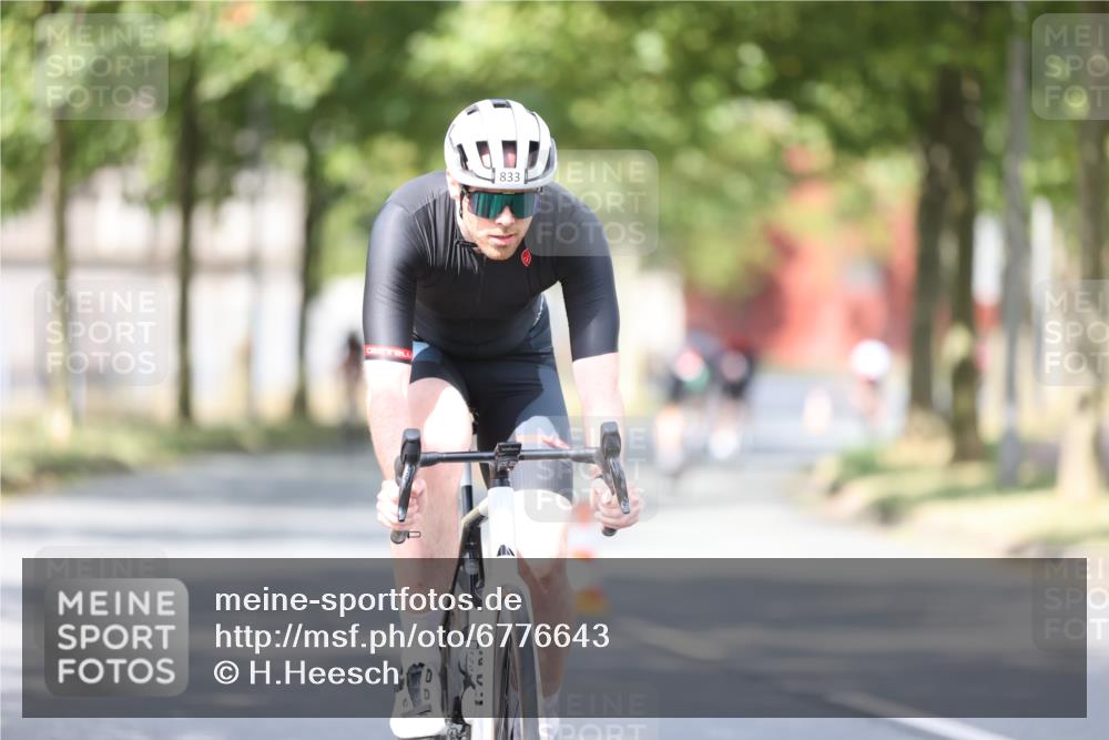 11.08.2024 - GEWOBA Citytriathlon Bremen H.Heesch http://msf.ph/oto/6776643 11.08.2024 11:44:43 Radfahren 763, 833, 836, 855, 956 meine-sportfotos.de