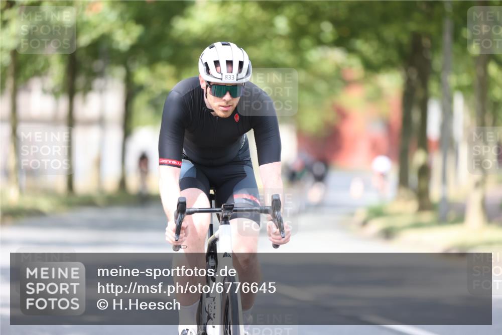 11.08.2024 - GEWOBA Citytriathlon Bremen H.Heesch http://msf.ph/oto/6776645 11.08.2024 11:44:43 Radfahren 763, 833, 836, 855, 956 meine-sportfotos.de