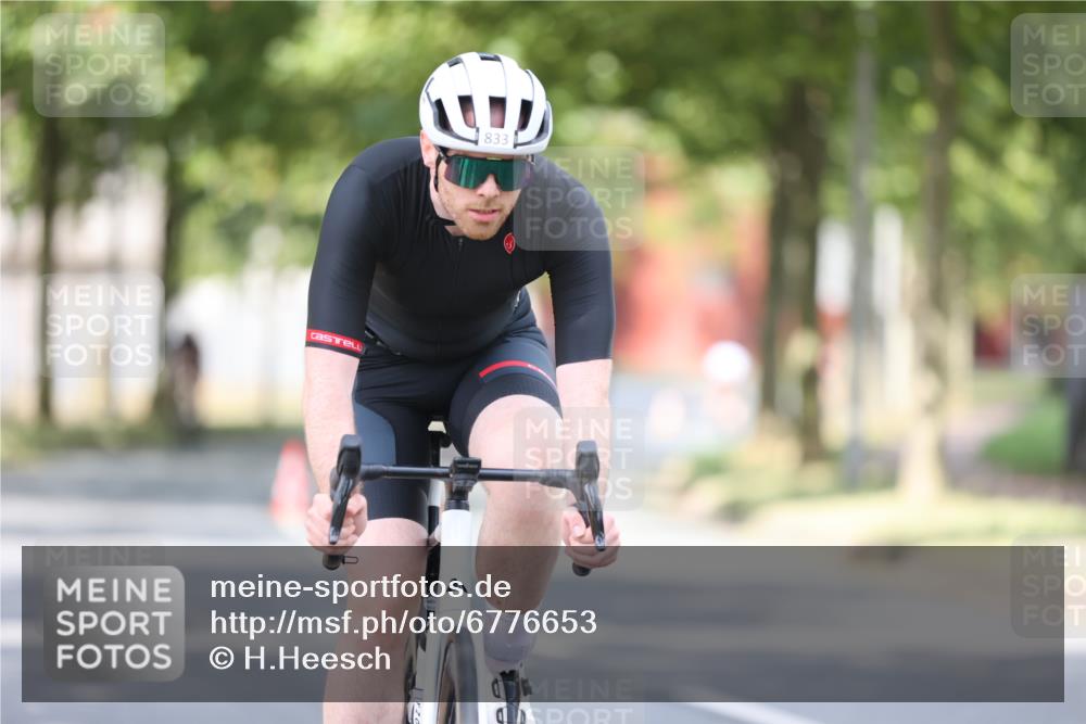 11.08.2024 - GEWOBA Citytriathlon Bremen H.Heesch http://msf.ph/oto/6776653 11.08.2024 11:44:43 Radfahren 763, 833, 836, 855, 956 meine-sportfotos.de