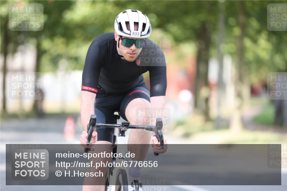 11.08.2024 - GEWOBA Citytriathlon Bremen H.Heesch http://msf.ph/oto/6776656 11.08.2024 11:44:43 Radfahren 763, 833, 836, 855, 956 meine-sportfotos.de