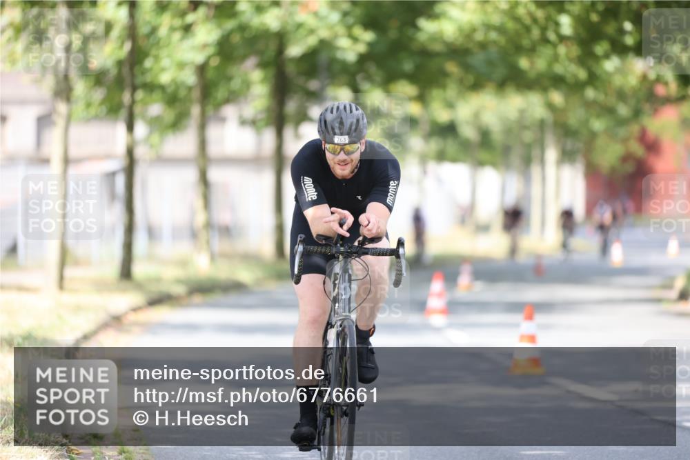 11.08.2024 - GEWOBA Citytriathlon Bremen H.Heesch http://msf.ph/oto/6776661 11.08.2024 11:44:48 Radfahren 763, 827, 833, 836, 916, 956, 964 meine-sportfotos.de