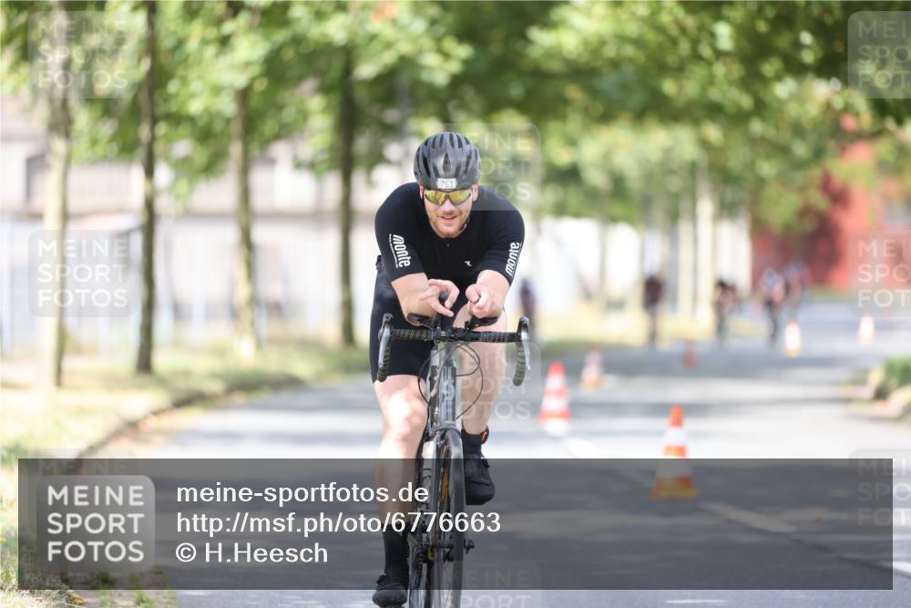 11.08.2024 - GEWOBA Citytriathlon Bremen H.Heesch http://msf.ph/oto/6776663 11.08.2024 11:44:49 Radfahren 763, 827, 833, 916, 956, 964 meine-sportfotos.de