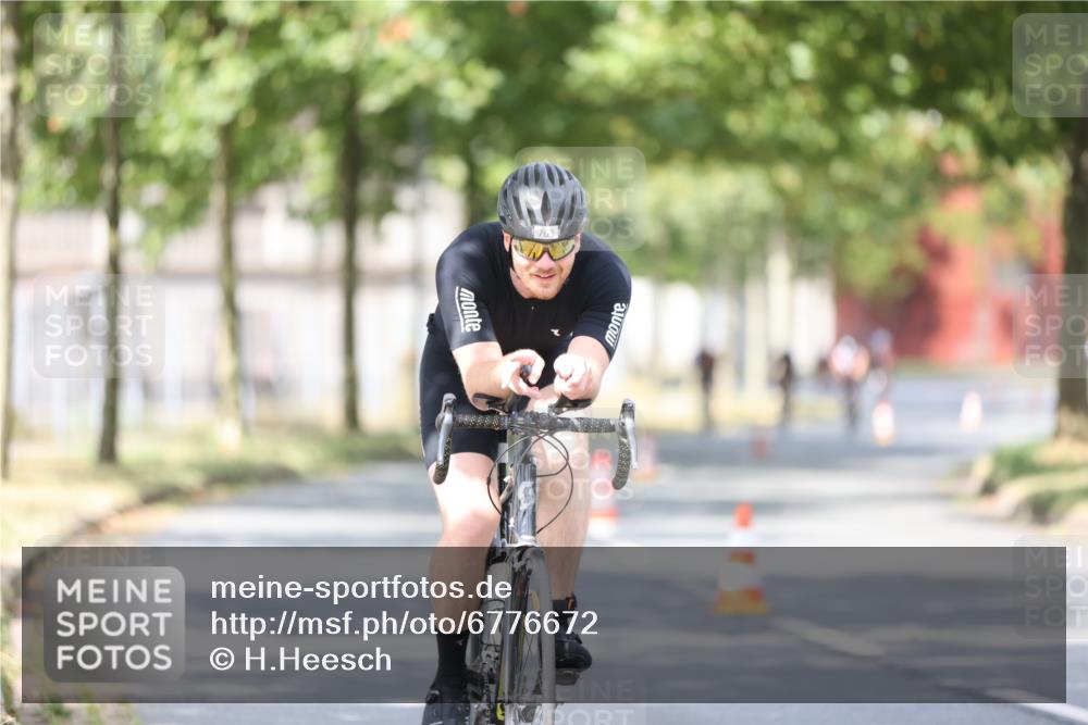11.08.2024 - GEWOBA Citytriathlon Bremen H.Heesch http://msf.ph/oto/6776672 11.08.2024 11:44:49 Radfahren 763, 827, 833, 916, 956, 964 meine-sportfotos.de