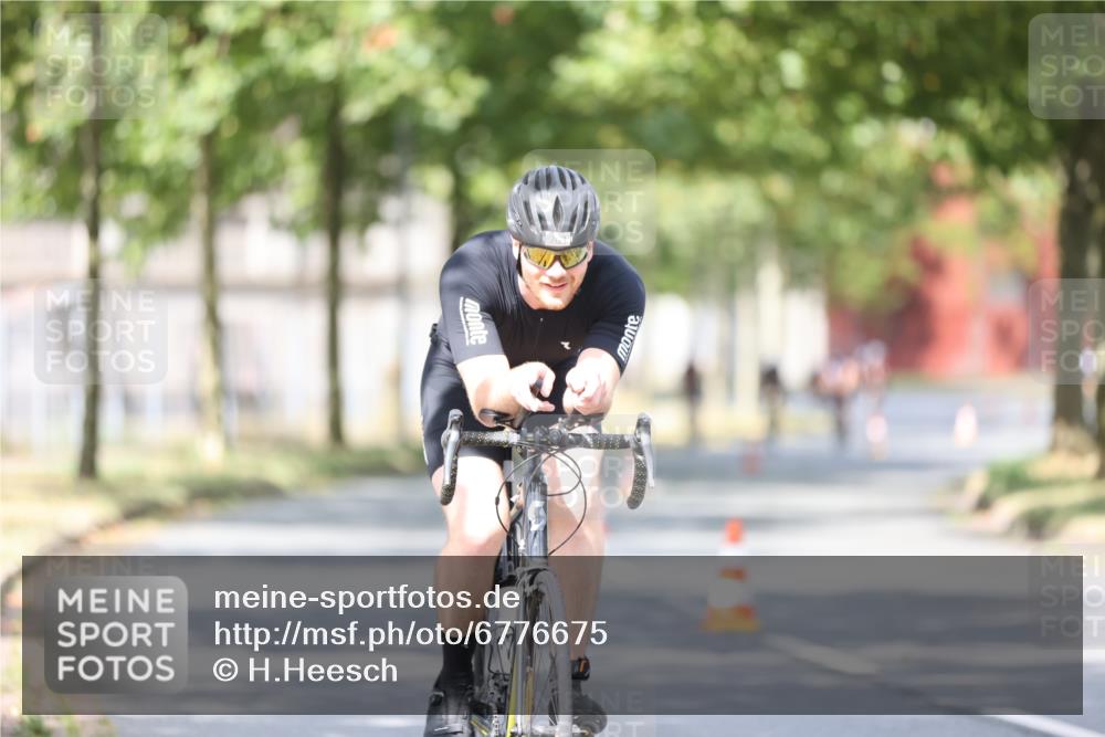 11.08.2024 - GEWOBA Citytriathlon Bremen H.Heesch http://msf.ph/oto/6776675 11.08.2024 11:44:49 Radfahren 763, 827, 833, 916, 956, 964 meine-sportfotos.de