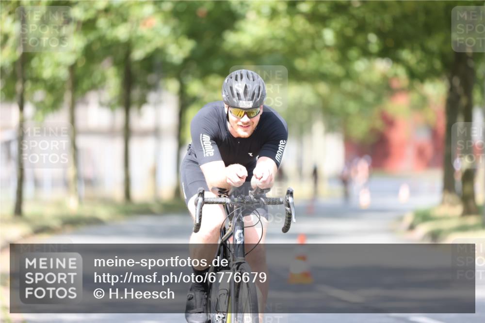 11.08.2024 - GEWOBA Citytriathlon Bremen H.Heesch http://msf.ph/oto/6776679 11.08.2024 11:44:49 Radfahren 763, 827, 833, 916, 956, 964 meine-sportfotos.de