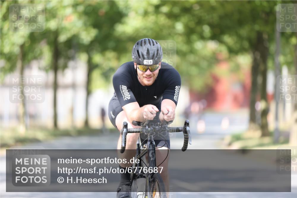 11.08.2024 - GEWOBA Citytriathlon Bremen H.Heesch http://msf.ph/oto/6776687 11.08.2024 11:44:49 Radfahren 763, 827, 833, 916, 956, 964 meine-sportfotos.de