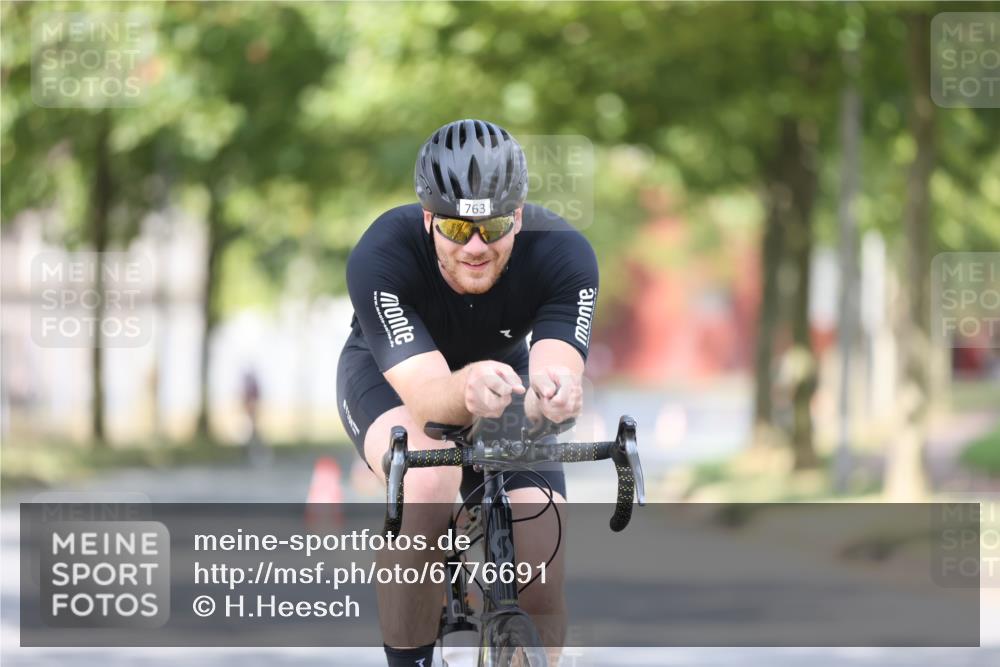 11.08.2024 - GEWOBA Citytriathlon Bremen H.Heesch http://msf.ph/oto/6776691 11.08.2024 11:44:49 Radfahren 763, 827, 833, 916, 956, 964 meine-sportfotos.de
