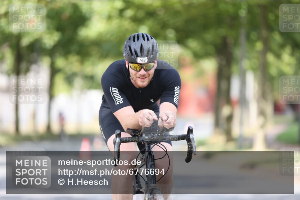 11.08.2024 - GEWOBA Citytriathlon Bremen H.Heesch http://msf.ph/oto/6776694 11.08.2024 11:44:49 Radfahren 763, 827, 833, 916, 956, 964 meine-sportfotos.de