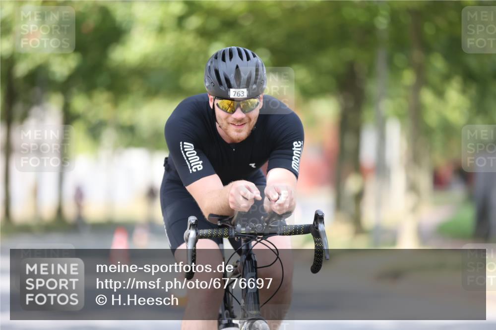 11.08.2024 - GEWOBA Citytriathlon Bremen H.Heesch http://msf.ph/oto/6776697 11.08.2024 11:44:49 Radfahren 763, 827, 833, 916, 956, 964 meine-sportfotos.de